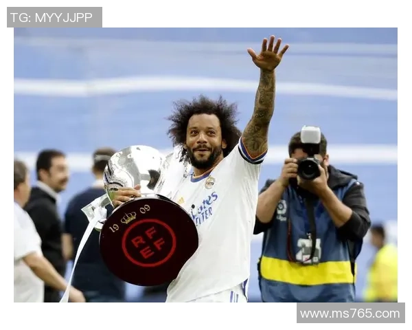 足球明星退役年龄揭秘:那些在巅峰期选择告别的传奇球员 足球明星退役年龄揭秘:那些在巅峰期选择告别的传奇球员