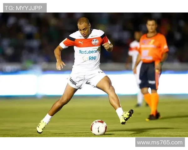 足球球星6号:从天才少年到全球偶像的蜕变与传奇故事 足球球星6号:从天才少年到全球偶像的蜕变与传奇故事