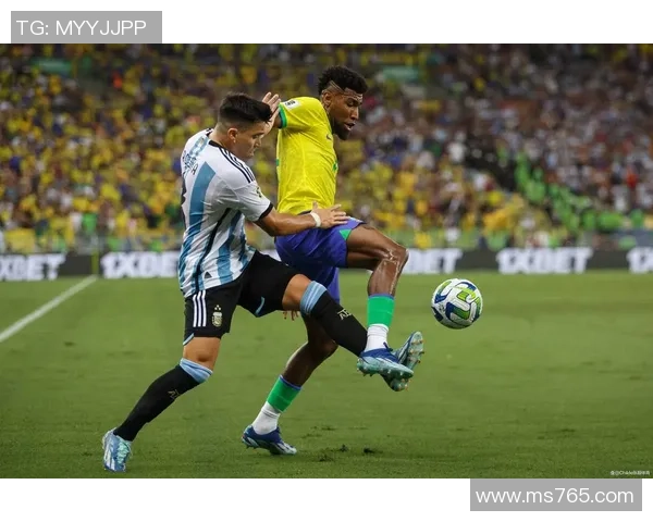 两位足球巨星的尴尬瞬间揭露赛场背后的真实困境与挑战